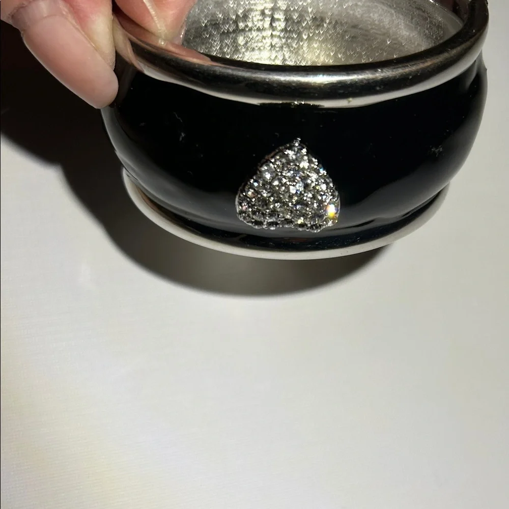 NWT Macy’s 🇺🇸Guess Black Silver Heart Bracelet ~ heart made of sparkling stones! - Picture 3 of 8